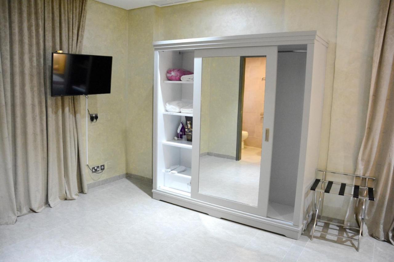 ذا فيفتى ايت السالمية Lejlighedshotel Kuwait City Eksteriør billede